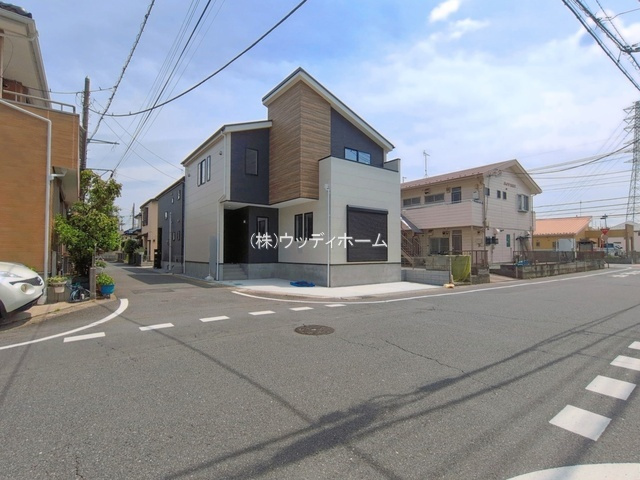越谷市宮本町17期　新築一戸建ての前面道路含む現地写真