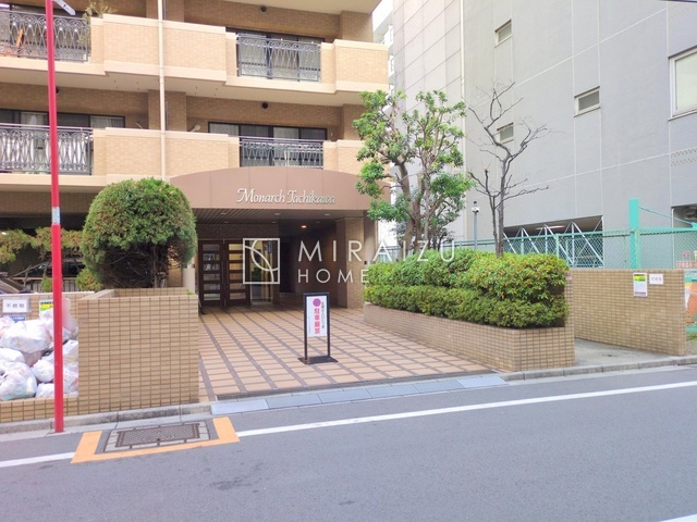 【ロビー】 | 暮らしやすさを考えたプランで快適な現地ロケーションを実現。安らぎに満たされる