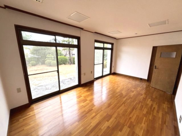篠原本町4丁目戸建の居間・リビング