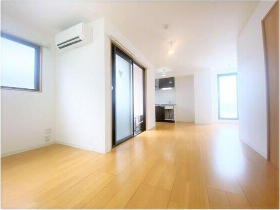 ヴィラペントハウス堺東の居間・リビング