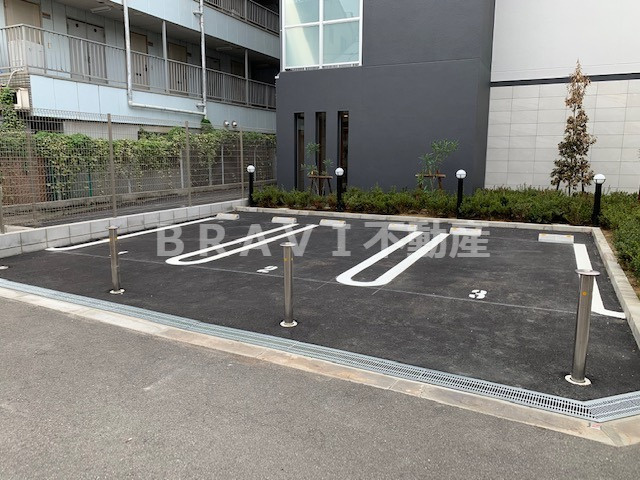 JPレジデンス大阪城東Ⅲ　BRAVI不動産の駐車場|【JPレジデンス大阪城東３】車をお持ちの方に嬉しい駐車場付きの物件です