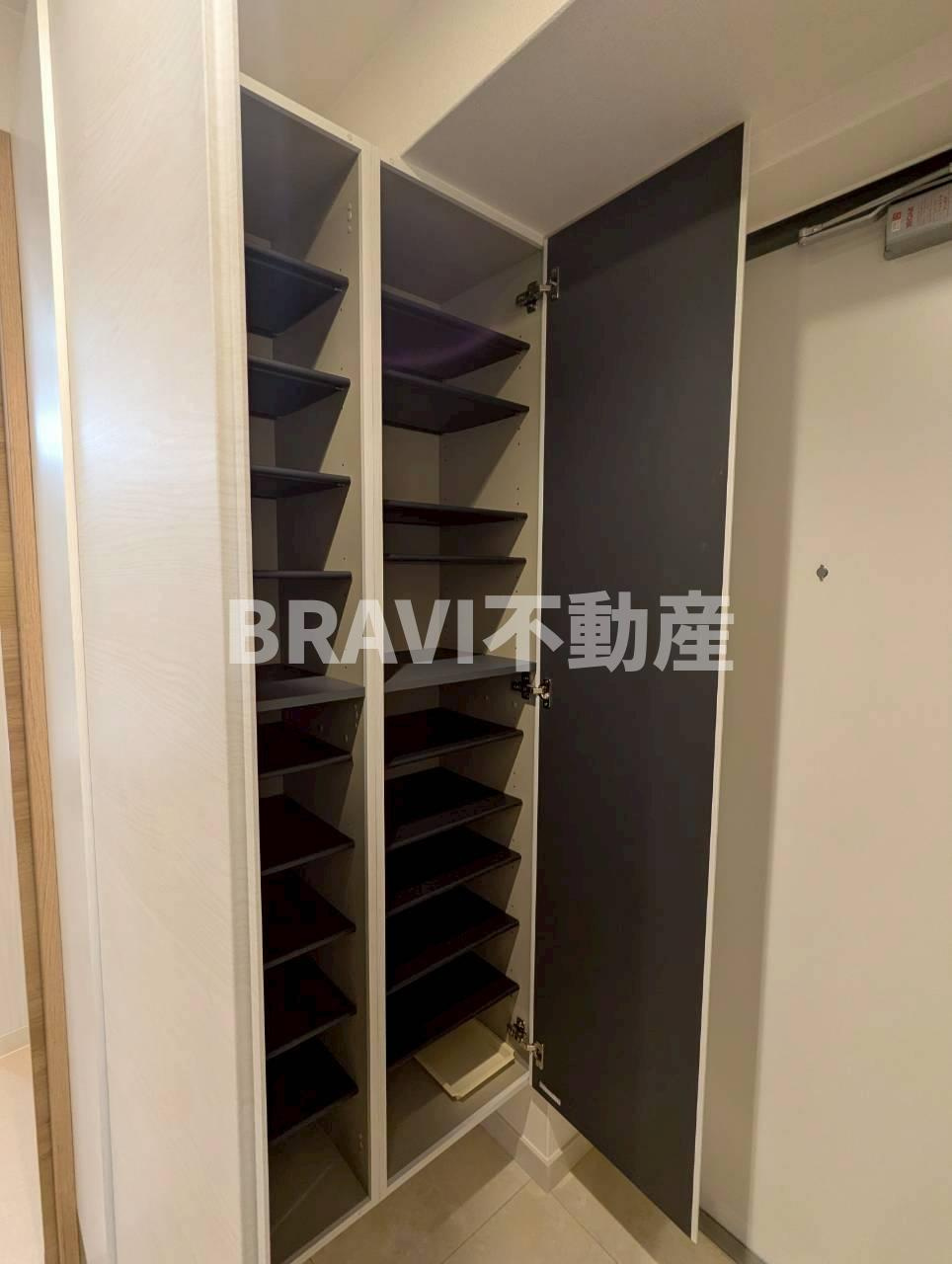 JPレジデンス大阪城東Ⅲ　BRAVI不動産の玄関|【JPレジデンス大阪城東３】シューズボックス