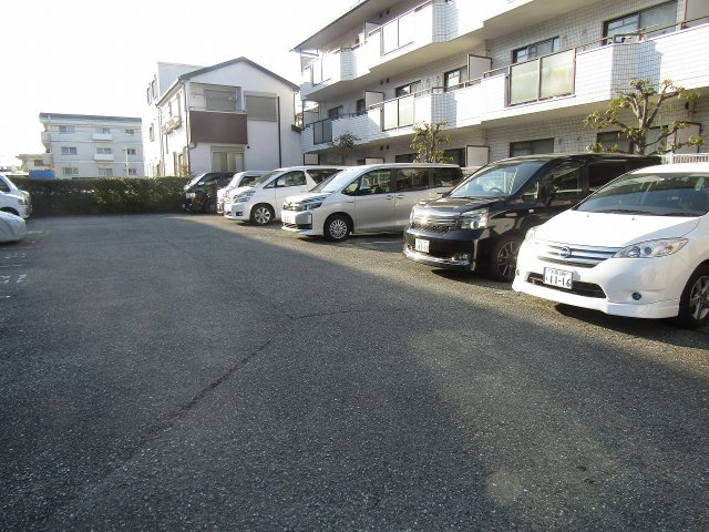 エポックサワの駐車場
