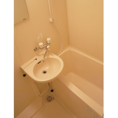 メインステージ秋葉原駅前の内装|明るい色調の室内です