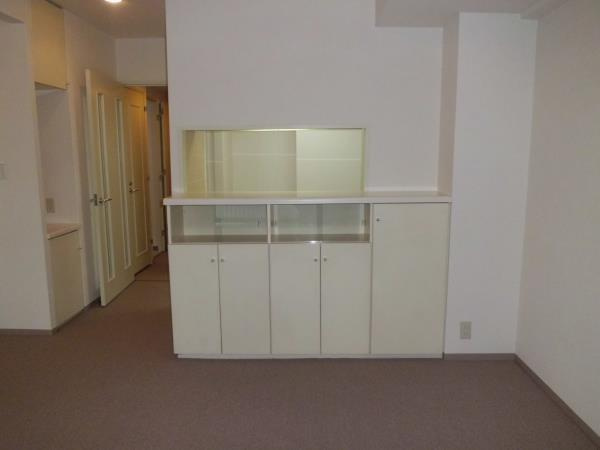 高輪パーク・ホームズの居間・リビング|使いやすい居間です