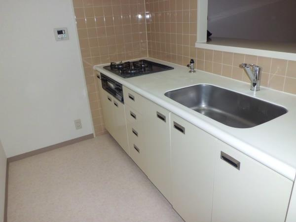 高輪パーク・ホームズのキッチン|コンパクトなキッチンで掃除もラクラク