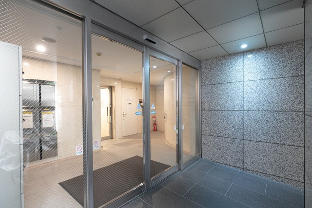 友泉大伝馬町ビルのエントランス|建物の内部です