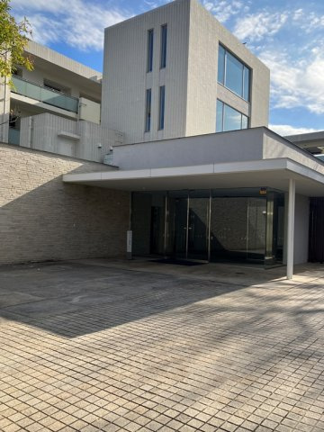 プラウド蘆花公園のエントランス|建物の内部です