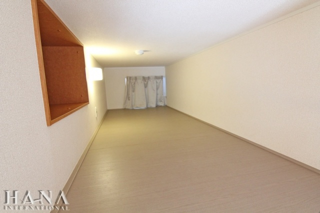 ワールド中和倉の洋室