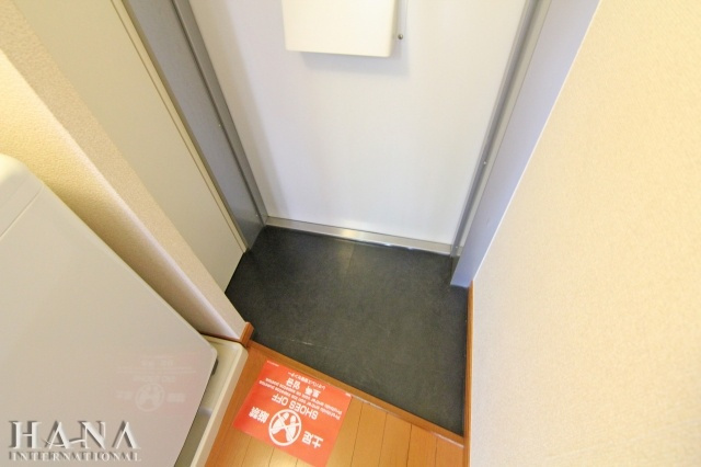 ワールド中和倉の玄関