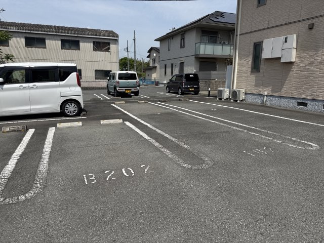ヴィラーチェ砥堀Ｂ棟の駐車場