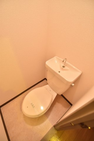 大阪市城東区野江２丁目の賃貸マンションのトイレ