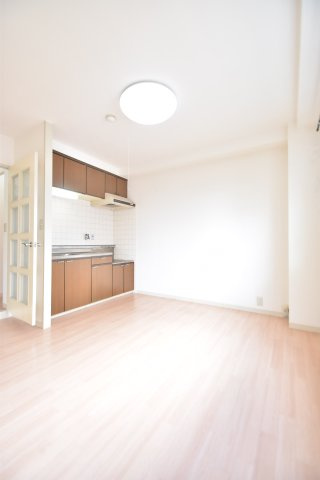 大阪市城東区野江２丁目の賃貸マンションの居間・リビング