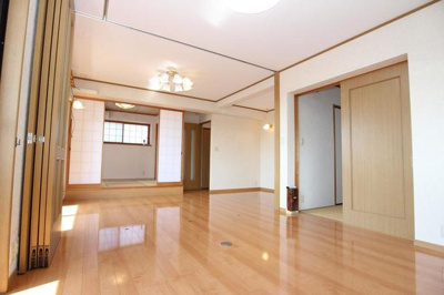 【居間・リビング】 | コンフォート | こちらのリビングで趣味の時間をお楽しみください