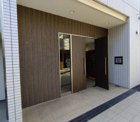 ドミール池袋立教通りのエントランス