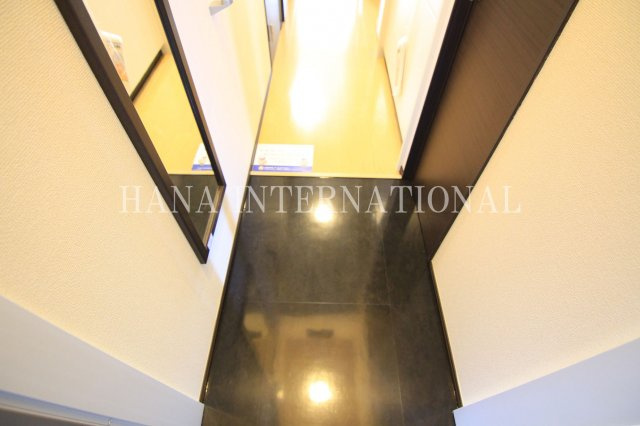 レオネクストクレストタウンＥの玄関|反転タイプ