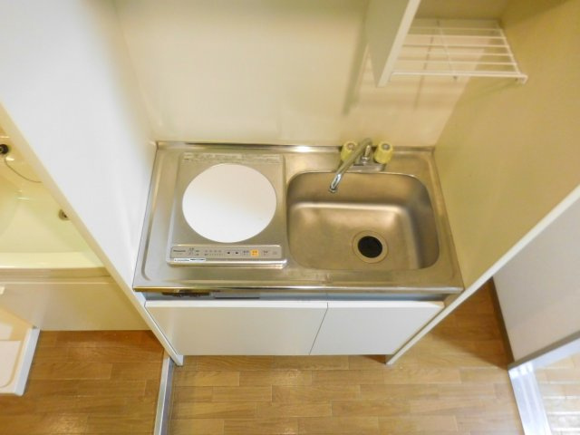 ドロメンスカセ三番館のキッチン