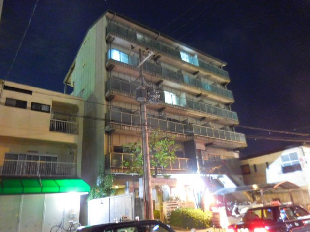 ドロメンスカセ三番館の外観