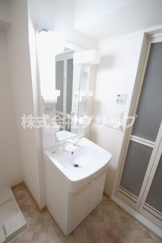 グラン　サージュ　コヤスの独立洗面台