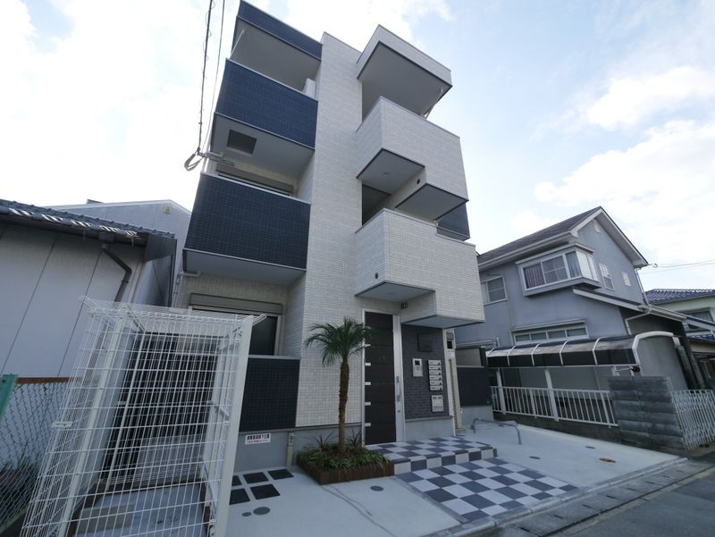 福岡市東区筥松４丁目のアパートのエントランス