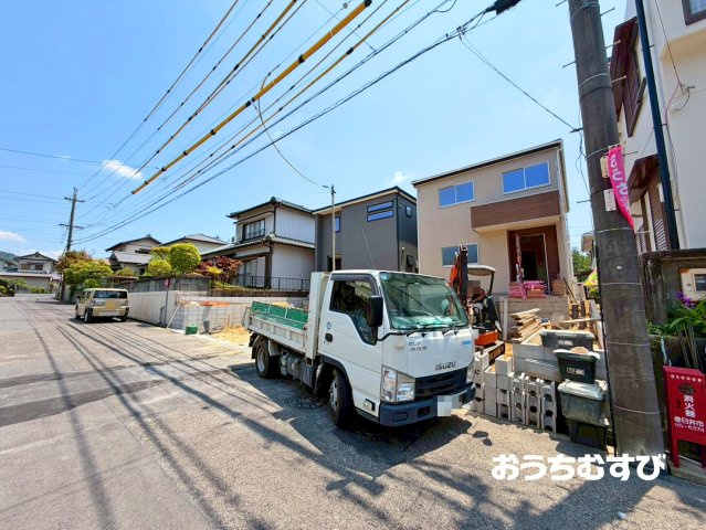 春日井市高森台5丁目(全2棟)の前面道路含む現地写真