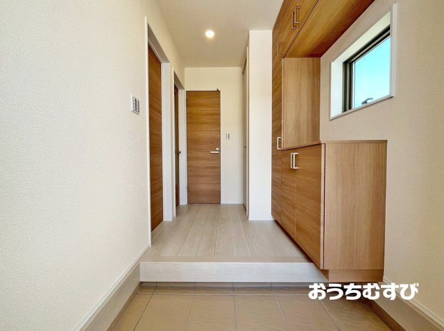 春日井市高森台5丁目(全2棟)の玄関