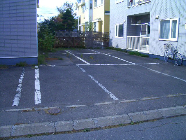 フリーダムＡ・Ｂの駐車場