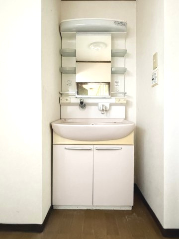 飯塚市長尾 中古戸建住宅 ＋ 倉庫の独立洗面台|洗面化粧台