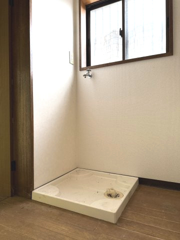 飯塚市長尾 中古戸建住宅 ＋ 倉庫のランドリースペース|室内に洗濯機置き場あります