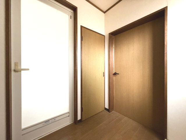 飯塚市長尾 中古戸建住宅 ＋ 倉庫の脱衣所|独立洗面所