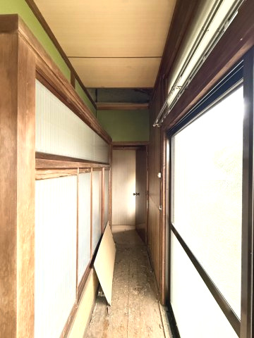 飯塚市長尾 中古戸建住宅 ＋ 倉庫の内装|廊下