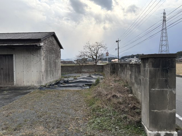 飯塚市長尾 中古戸建住宅 ＋ 倉庫の外観|敷地内