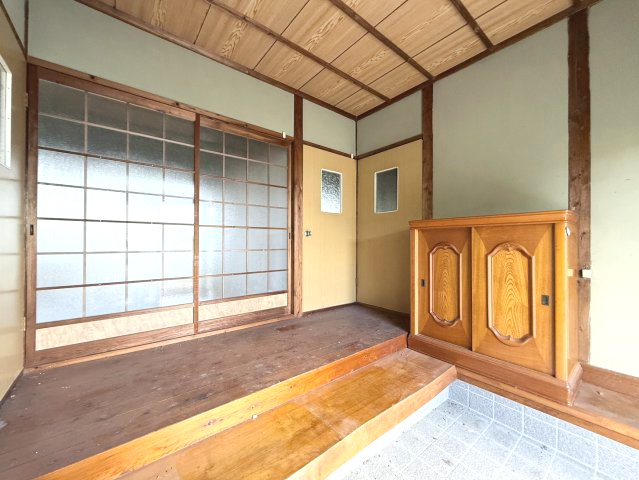 飯塚市長尾 中古戸建住宅 ＋ 倉庫の玄関|玄関スペース