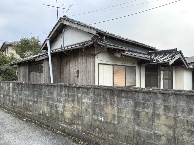 飯塚市長尾 中古戸建住宅 ＋ 倉庫の外観|公道からの外観