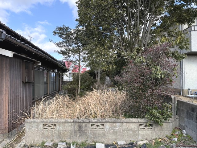 飯塚市長尾 中古戸建住宅 ＋ 倉庫の庭|庭