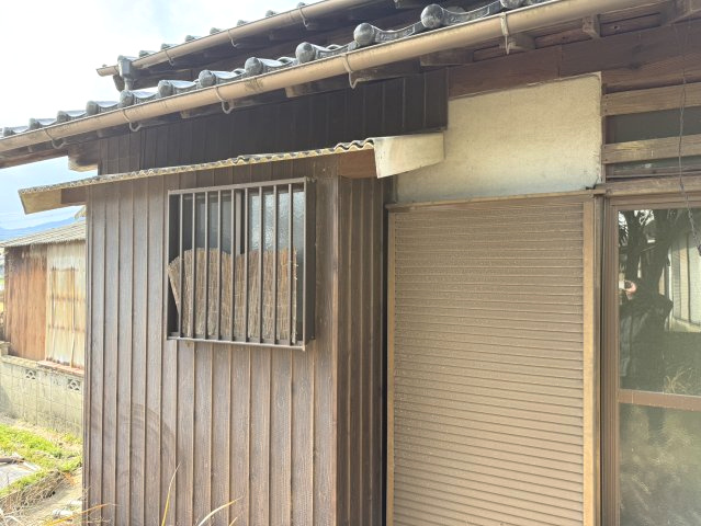 飯塚市長尾 中古戸建住宅 ＋ 倉庫の外観|庭からの外観