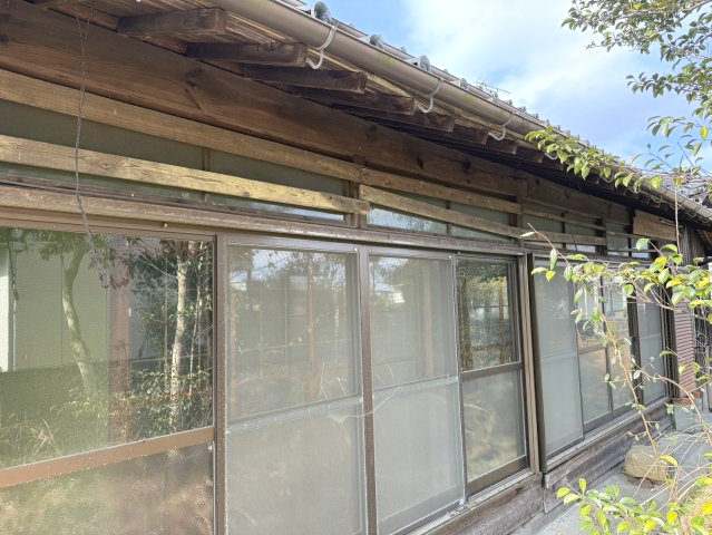 飯塚市長尾 中古戸建住宅 ＋ 倉庫の外観|庭からの外観