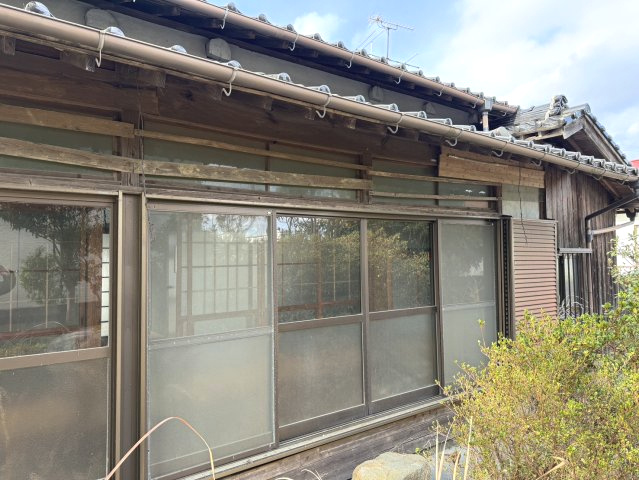 飯塚市長尾 中古戸建住宅 ＋ 倉庫の外観|庭からの外観