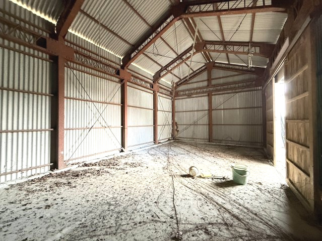 飯塚市長尾 中古戸建住宅 ＋ 倉庫の収納|離れの倉庫内