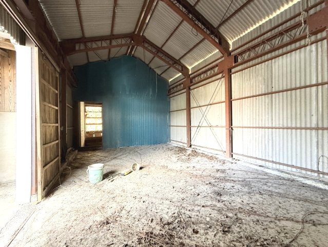 飯塚市長尾 中古戸建住宅 ＋ 倉庫の収納|離れの倉庫内