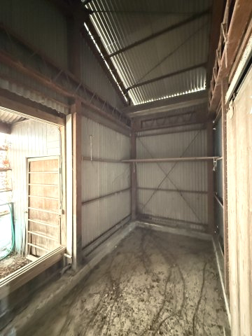飯塚市長尾 中古戸建住宅 ＋ 倉庫の収納|離れの倉庫内