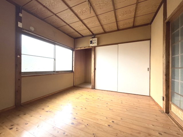 飯塚市長尾 中古戸建住宅 ＋ 倉庫の洋室|4.5帖の洋室