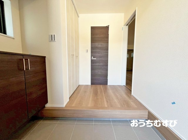 春日井市高森台5丁目(全2棟)の玄関