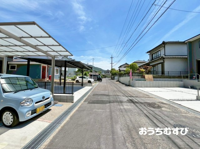 春日井市高森台5丁目(全2棟)の前面道路含む現地写真