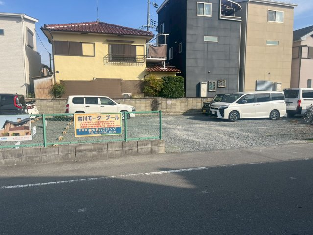 コーポホリデーインの駐車場