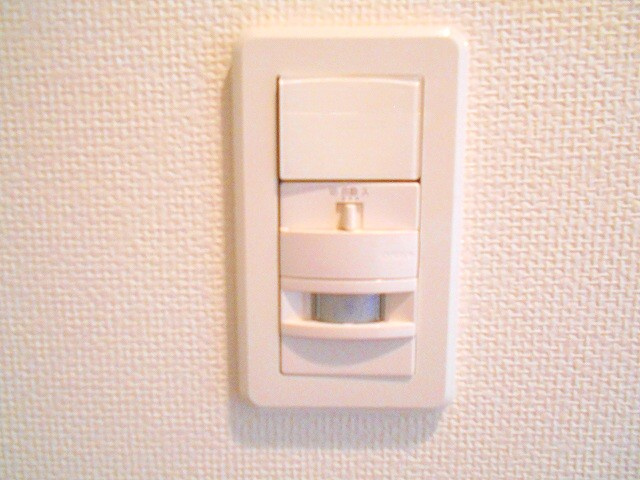 エスタート入谷Ⅱの設備|人感センサー付き玄関ライトです