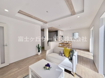 【居間・リビング】 | 豊橋市西高師町 新築一戸建て 1号棟 | ＬＤＫです