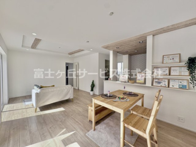 【居間・リビング】 | 豊橋市西高師町 新築一戸建て 1号棟 | 居間です