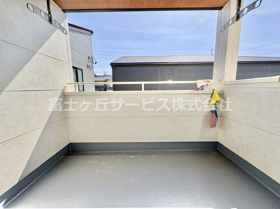 【バルコニー】 | 豊橋市西高師町 新築一戸建て 1号棟 | 落ち着いた時間を過ごせるバルコニーです