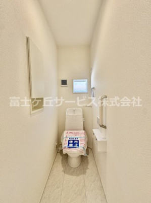 【トイレ】 | 豊橋市西高師町 新築一戸建て 1号棟 | 落ち着いたトイレです